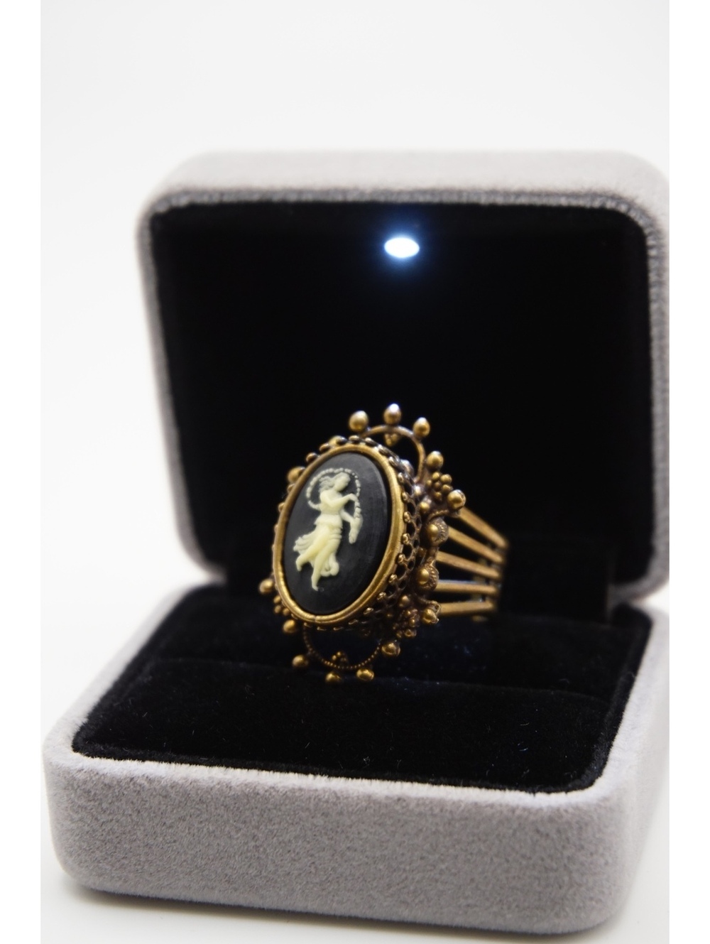 Black cameo ring